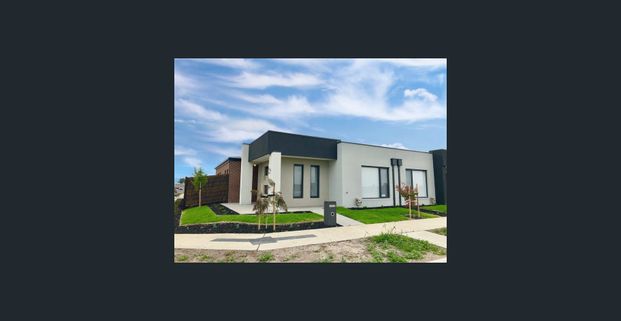 Modern house in Narre Warren South. - Photo 1