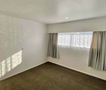 Renovated 4 Bedrooms & 1.5 Bathrooms In Handy... - Photo 1