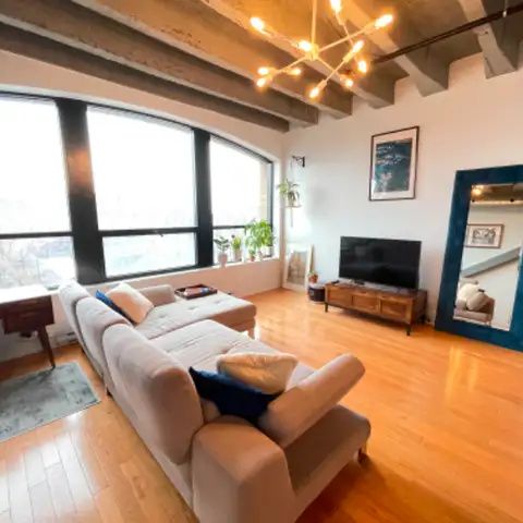 Place-Des-Arts - Superb 1 Bedroom Loft - Photo 1