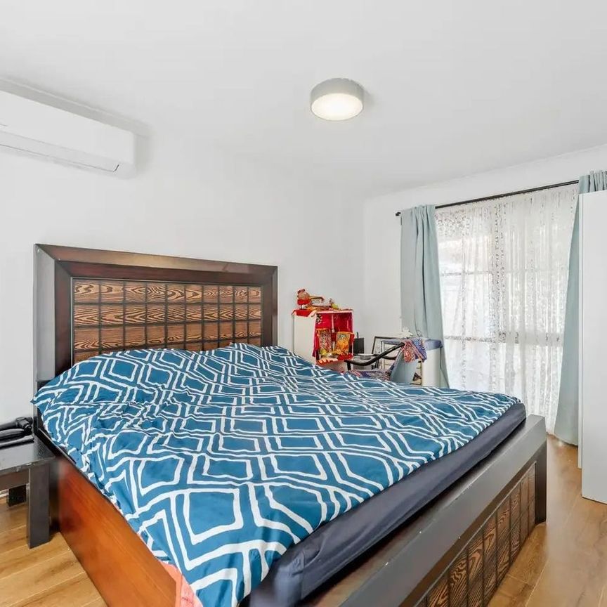 Spacious Family Living in a Prime Narre Warren Location!! - Photo 1