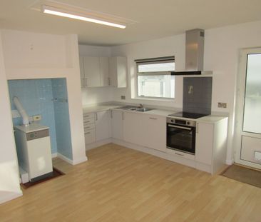 3 bed Bungalow - To Let - Photo 5