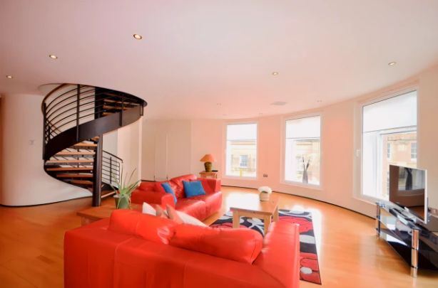 3 bedrooms 2 bathrooms - Photo 1