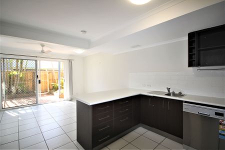 Two Bedroom Townhouse in Maroochydore! - Photo 3