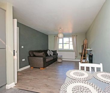 2 bedroom Flat To Let - Photo 2