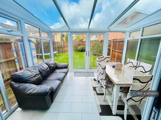 3 bedroom semi-detached house to rent - Photo 1