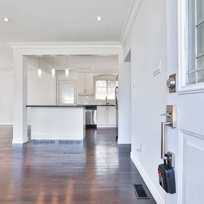 For Lease - 63 Panmure Crescent Unit# Upper, Toronto, Ontario - Photo 1