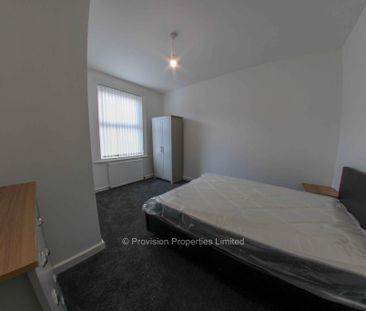 4 bedroom end of terrace house to rent - Photo 5