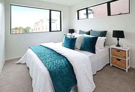 Stylish 2-Bedroom Townhouse in Flat Bush - Photo 3