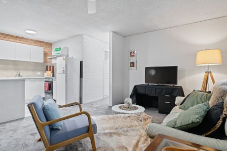 Immaculate Ground Floor Unit - Photo 2