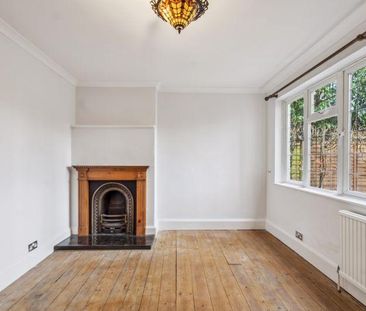 3 bedroom character property to rent - Photo 1