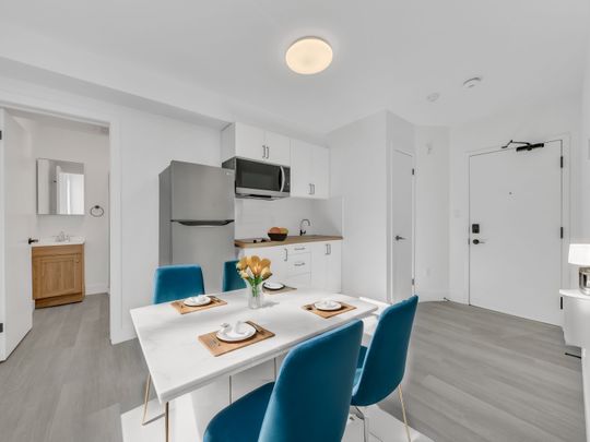 For Lease - 1804 Drouillard Road Unit# 202, Windsor, Ontario - Photo 1