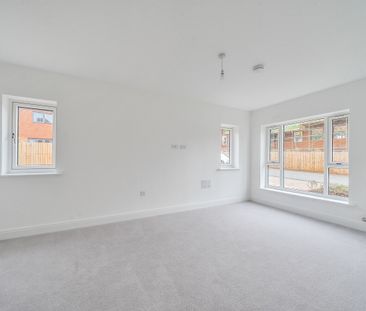 4 bedroom detached house to rent - Photo 2