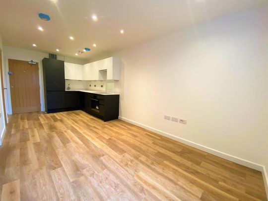 Trinity Place, Woking - 1 bedroomProperty for lettings - Seymours - Photo 1