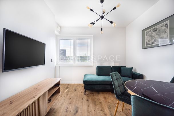 Mieszkanie na 6 piętrze tuż obok Forum! - Zdjęcie 1