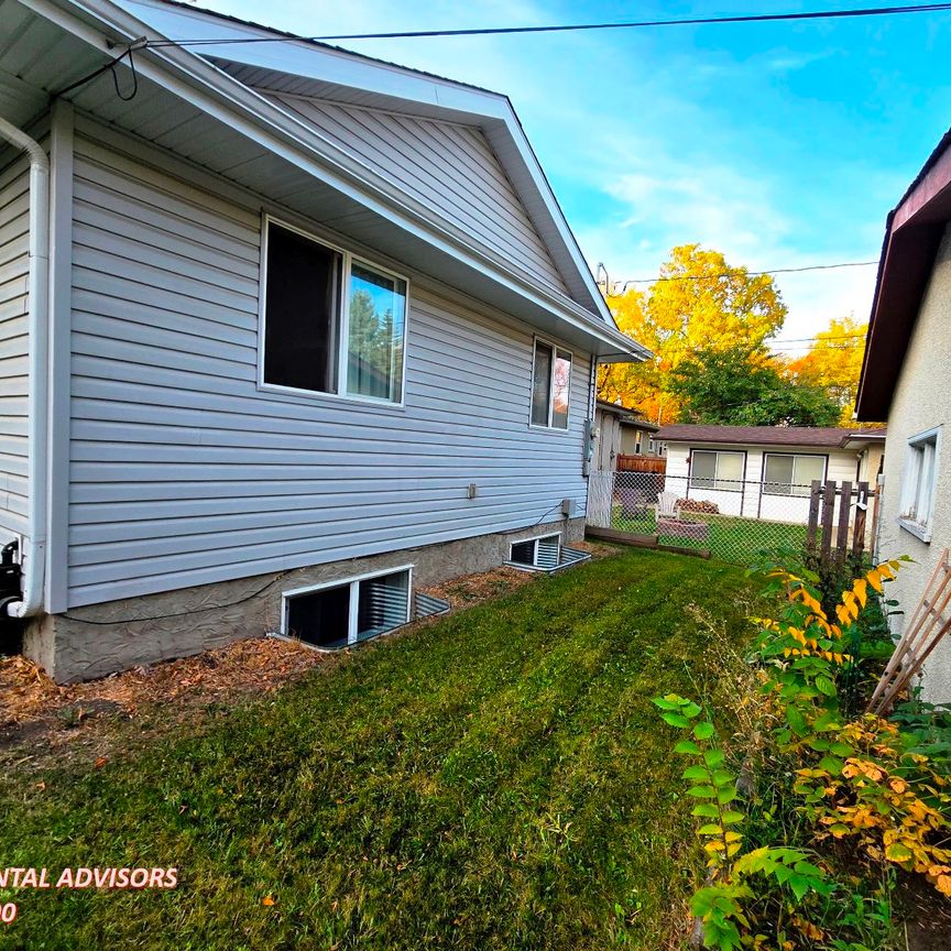 UPPER UNIT 3 BED, 1.5 BATH, BUILT IN 2016 IN-FILL HOME W/ DBL GARAGE IN THE HIGHLANDS COMMUNITY OF EDMONTON - Photo 1
