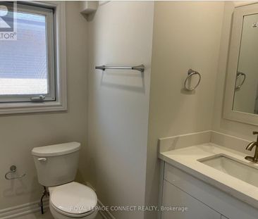 54 Foxrun Avenue – Toronto W05, Ontario - Photo 4