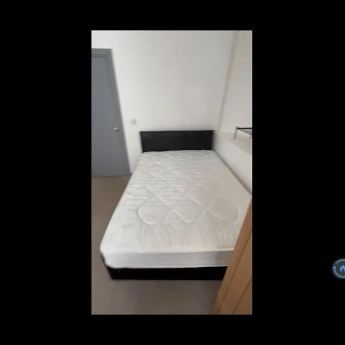 1 bedroom in a flat share to rent - Photo 1
