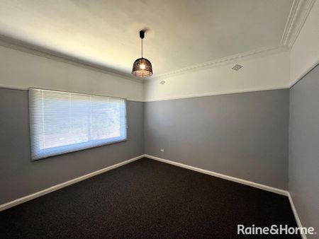 Neat and Tidy 3 Bedroom House - Photo 2