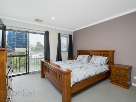 Walk to Carousel Shopping Centre - Photo 3