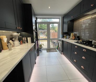 2 bedroom semi-detached bungalow to rent - Photo 6