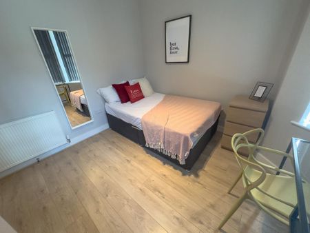 5 bedroom terraced house to rent - Photo 4