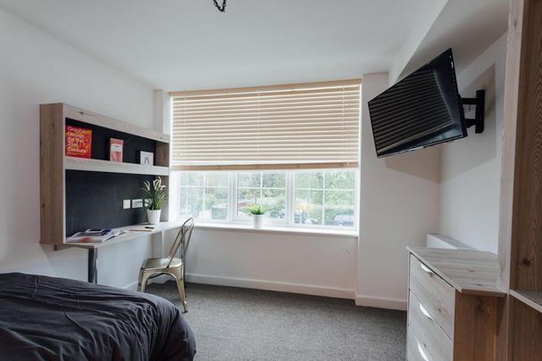 1 bedroom in a house share to rent - Photo 1