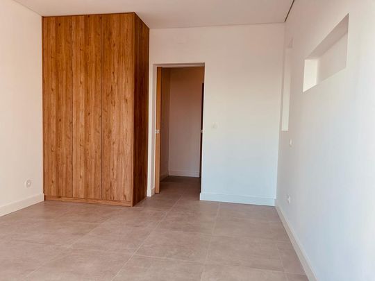 Apartamento T1 para arrendamento sem móveis no centro do Estoril - Photo 1