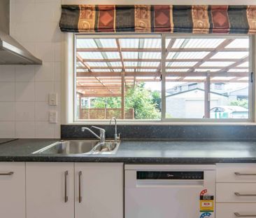 Well Presented Family Home - Photo 2