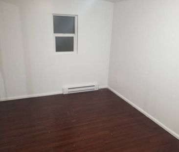 1 bedroom student basement for Rent - Photo 2