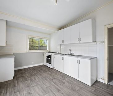 CENTRALLY LOCATED 3 BEDROOM HOME - Photo 2