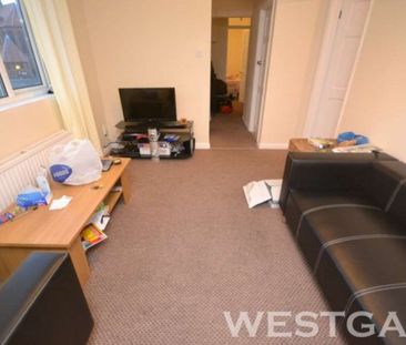 3 Bed - Erleigh Road, Reading - Photo 2