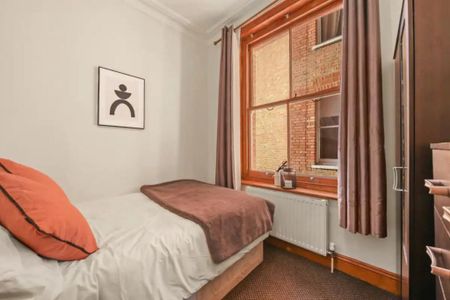 1 bedroom in a house share to rent - Photo 2