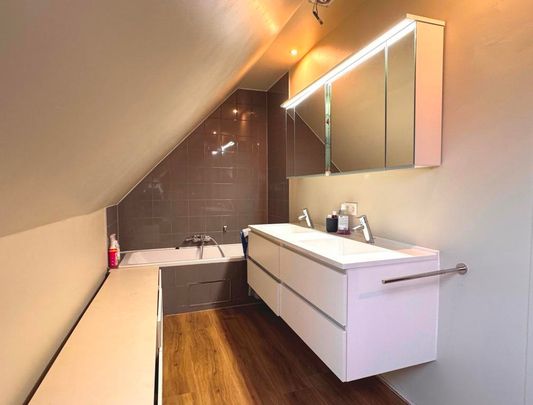 Instapklare en charmante alleenstaande woning met aangelegde tuin is gelegen in een rustige verkaveling. - Foto 1