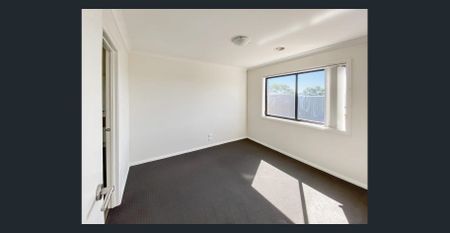 Spacious Four Bedroom Home Awaits You - Photo 3