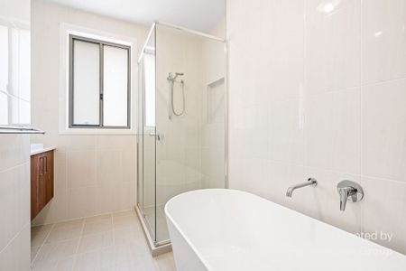 Spacious Family Home in Austral - Photo 5