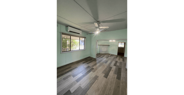 3 Bedroom family home - new flooring, aircon, water usage incl! - Photo 1