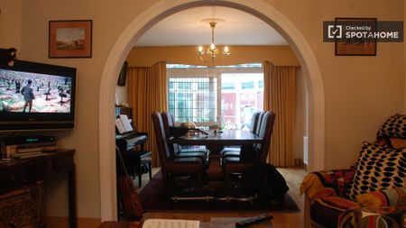 Welcoming room in shared apartment in Killiney, Dublin - Photo 5