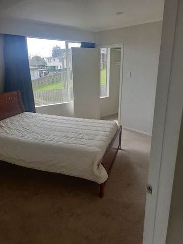 Charming 4BR Family Haven - Rent Negotiable - Photo 2