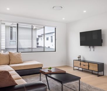 Fully Furnished Luxury 5-Bedroom Family Home with Pool in Rochedale - Photo 3