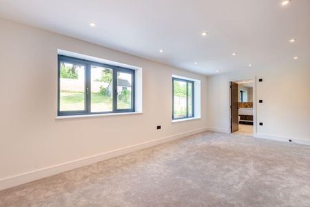 5 bedroom detached house to rent - Photo 3