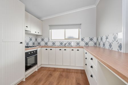 Refreshed and fully renovated cottage its a must see! - Photo 3
