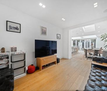 4 bedroom semi-detached house to rent - Photo 3