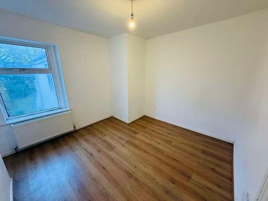 Waterloo Road, SO15 - Photo 1