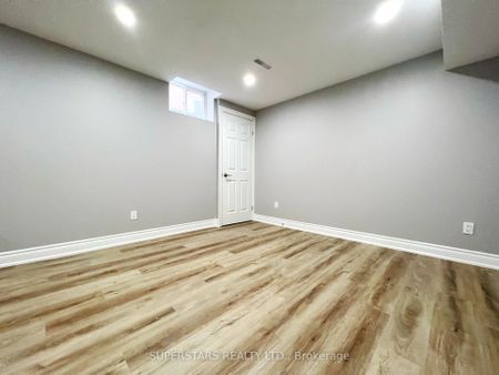 Detached Home For Lease | N8091936 - Photo 2