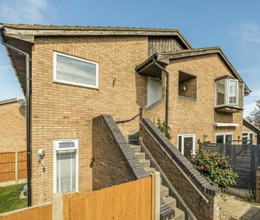 Morland Close, TW12, London - Photo 2