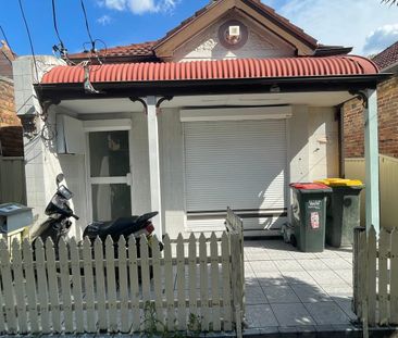 HALF FRONT OF THE HOUSE - Photo 1