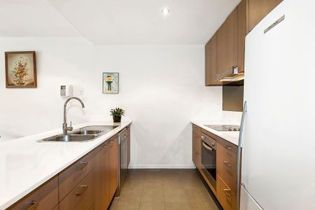 Stylish Apartment in the Heart of St Kilda - Photo 3