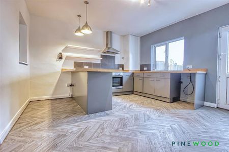 2 bedroom end of terrace house to rent - Photo 5