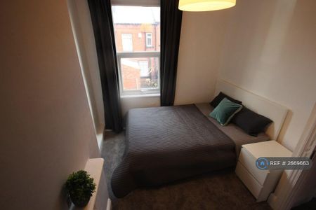 3 bedroom terraced house to rent - Photo 4