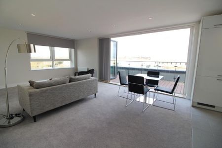 2 bedroom penthouse to rent - Photo 4